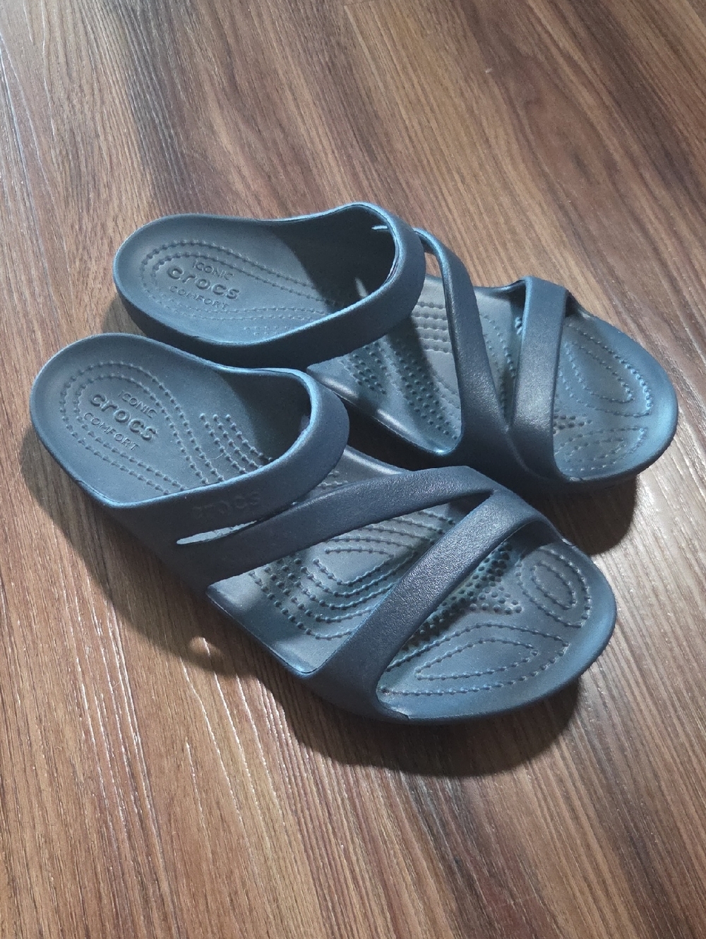 CROCS Navy Slip-On Crossover Strap Sandals